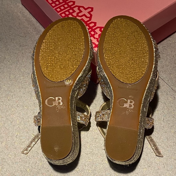 Little girls size 1 bling gold wedge sandals - Picture 6 of 6